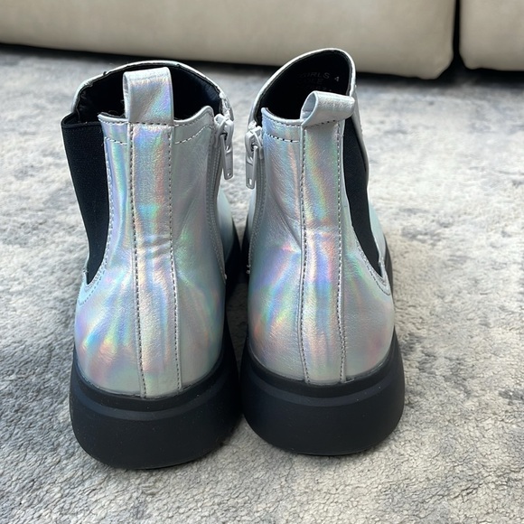 New DV Dolce Vita Cole Ankle Boots Iridescent Metallic Moon Boots Sz 4 - Picture 6 of 15